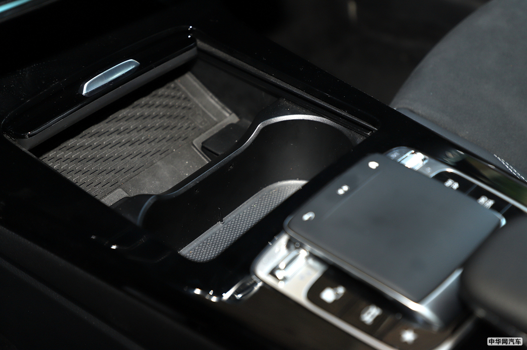 奔驰A级 2019款 A 200 L 运动轿车 内饰