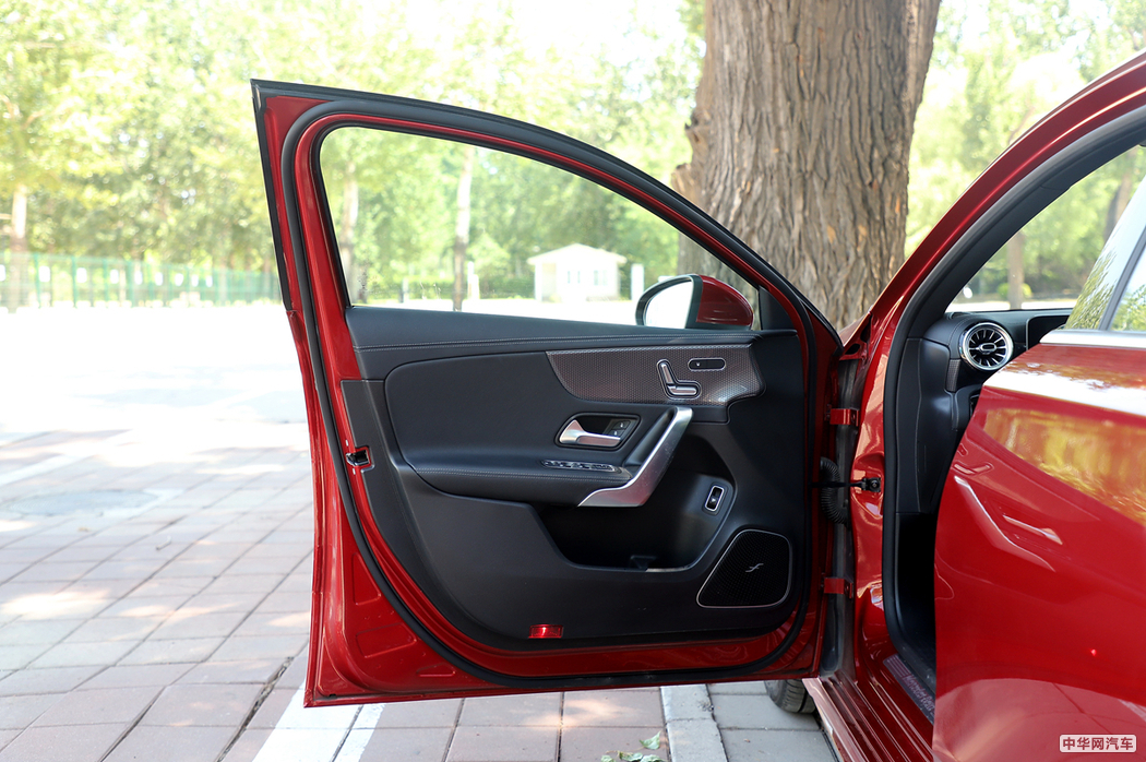 奔驰A级 2019款 A 200 L 运动轿车 内饰