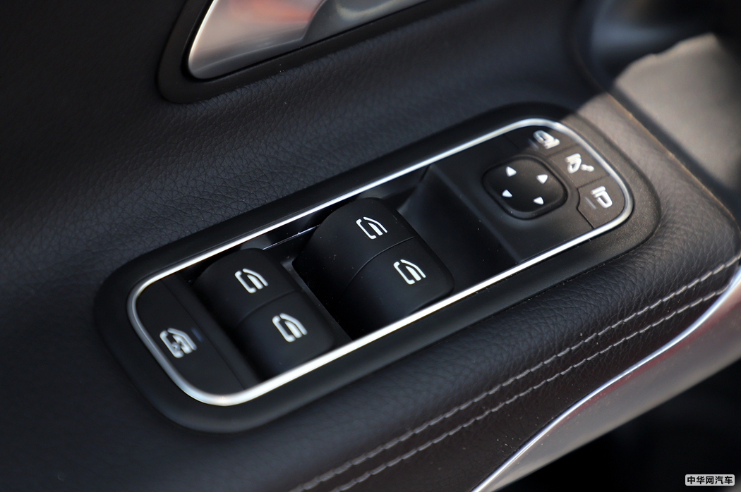 奔驰A级 2019款 A 200 L 运动轿车 内饰