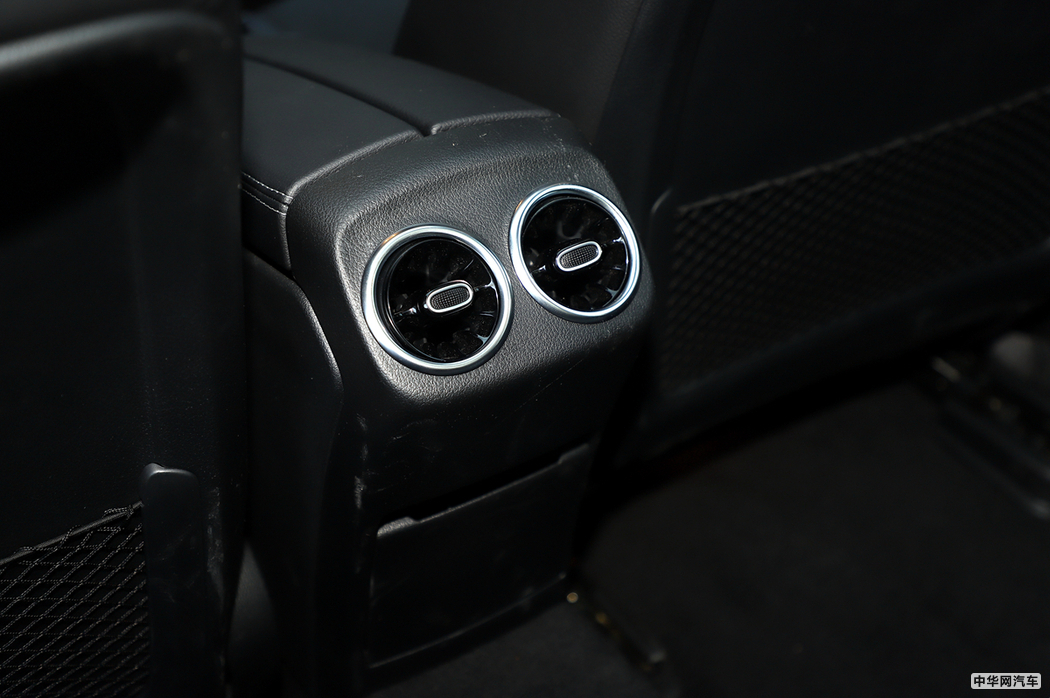 奔驰A级 2019款 A 200 L 运动轿车 空间