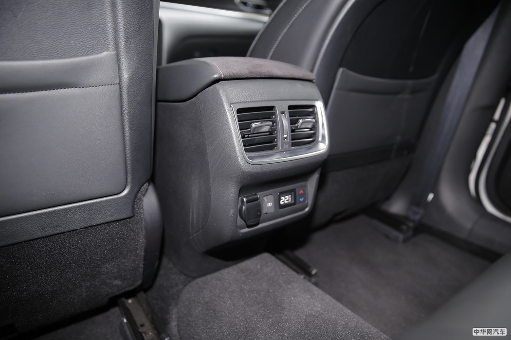 英菲尼迪QX50 2018款 2.0T 四驱旗舰 空间