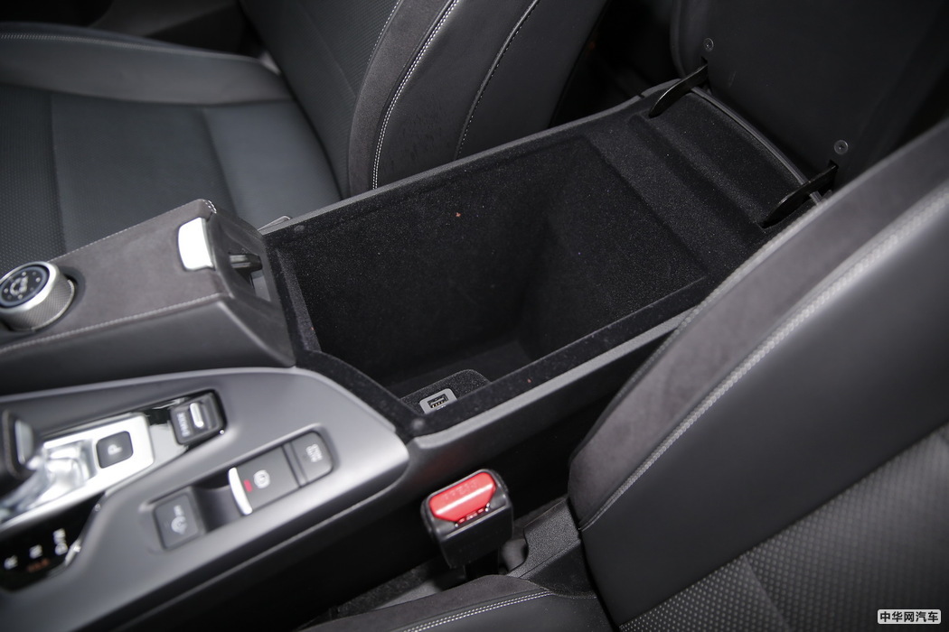 英菲尼迪QX50 2018款 2.0T 四驱旗舰 内饰