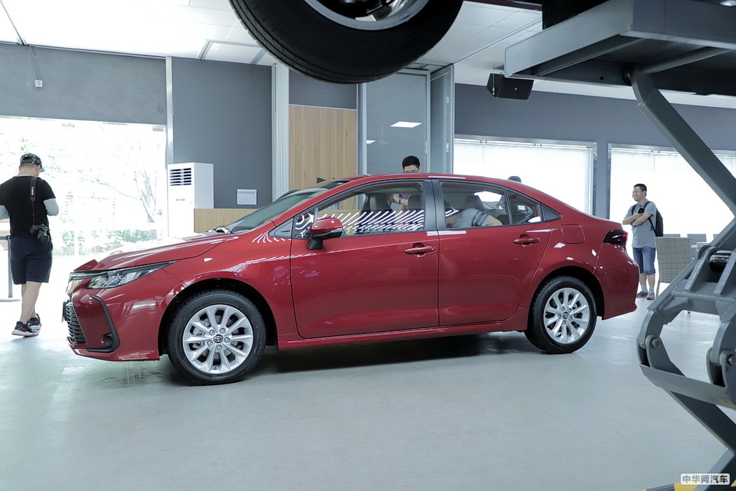 卡罗拉双擎E+ 2019款 1.8L 旗舰版 组图