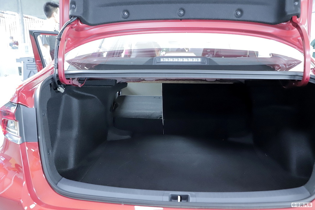 卡罗拉双擎E+ 2019款 1.8L 旗舰版 组图