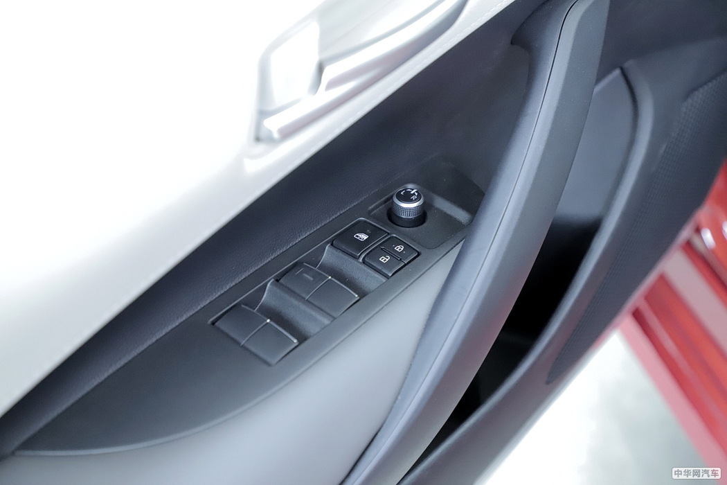 卡罗拉双擎E+ 2019款 1.8L 旗舰版 组图