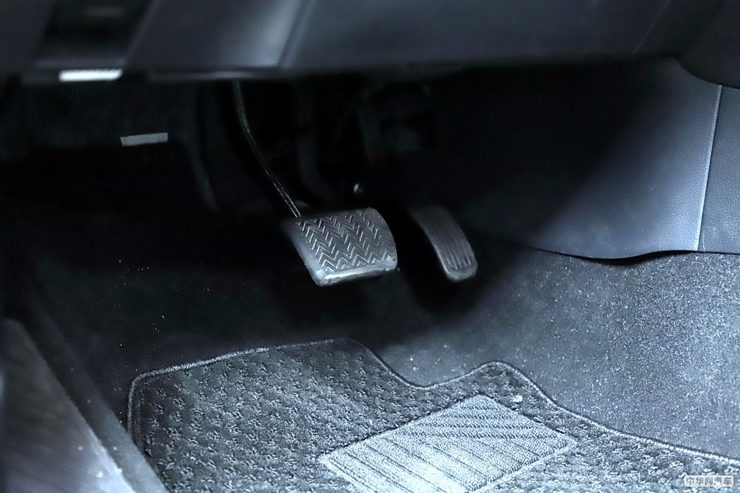 卡罗拉双擎E+ 2019款 1.8L 旗舰版 组图