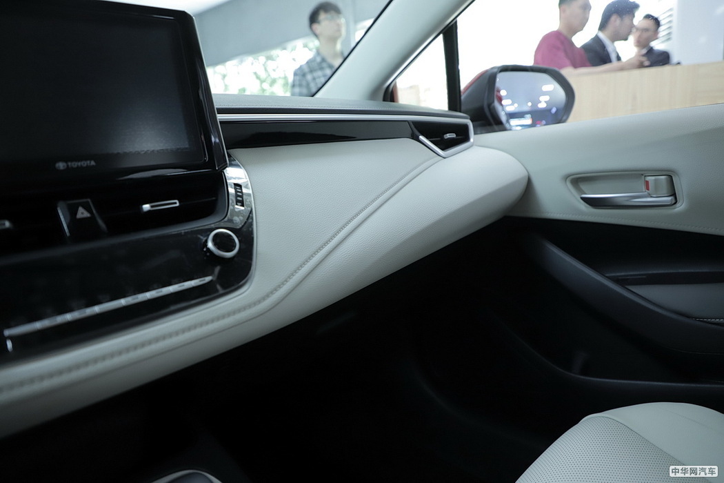卡罗拉双擎E+ 2019款 1.8L 旗舰版 组图