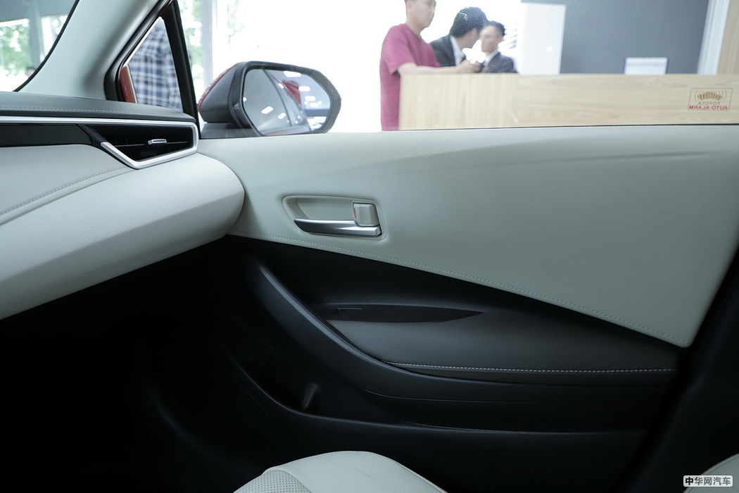 卡罗拉双擎E+ 2019款 1.8L 旗舰版 组图