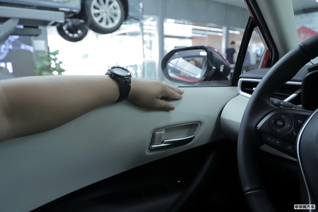 卡罗拉双擎E+ 2019款 1.8L 旗舰版 组图