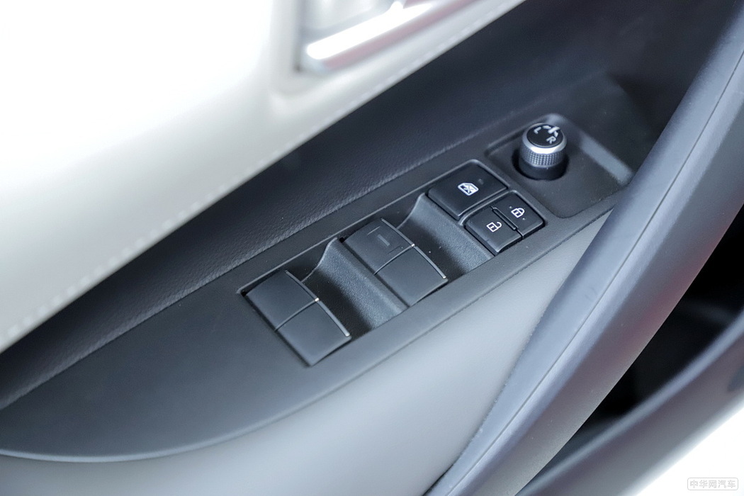 卡罗拉双擎E+ 2019款 1.8L 旗舰版 组图