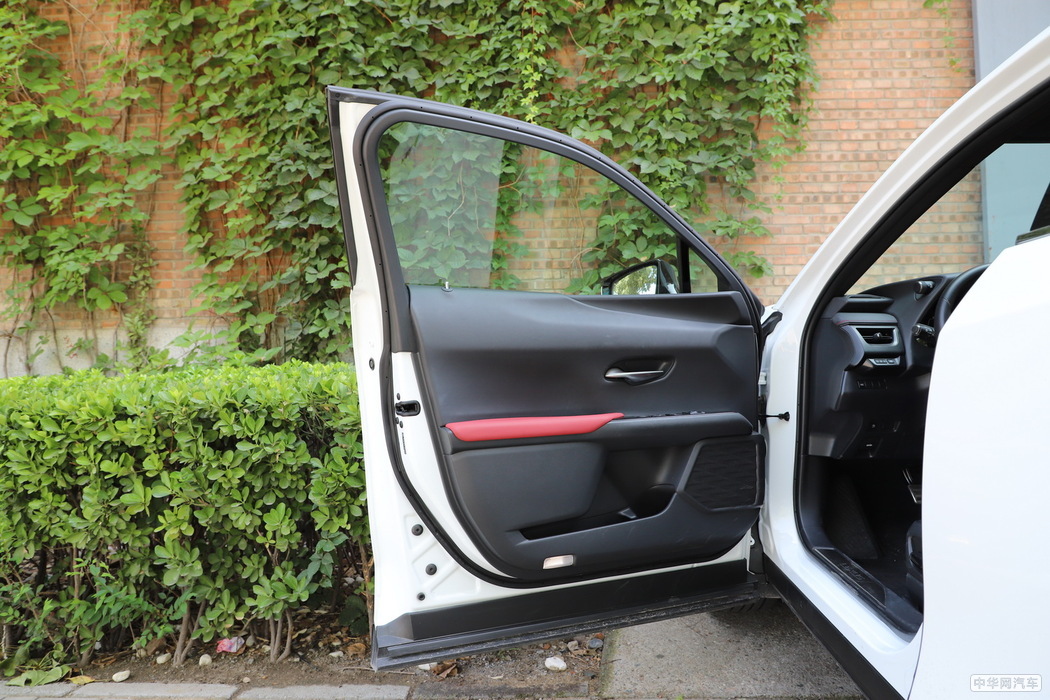 雷克萨斯UX 2019款 260h F SPORT全驱版 国VI 内饰