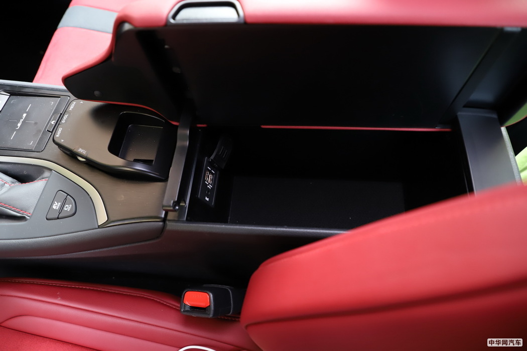 雷克萨斯UX 2019款 260h F SPORT全驱版 国VI 内饰