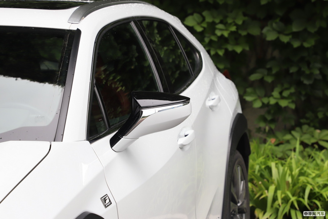 雷克萨斯UX 2019款 260h F SPORT全驱版 国VI 外观