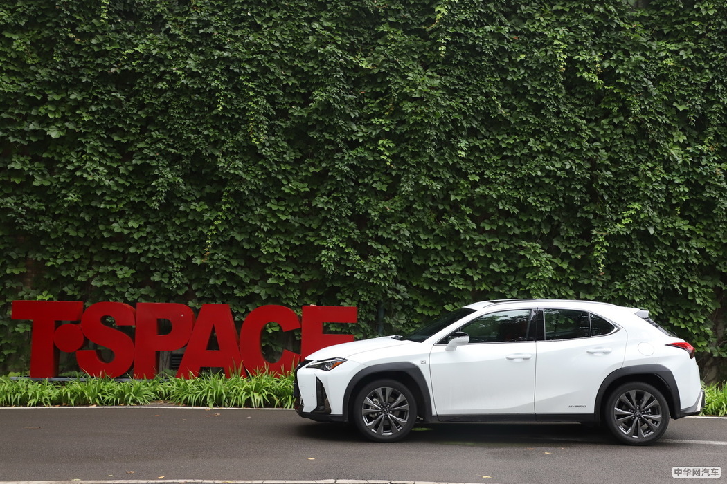 雷克萨斯UX 2019款 260h F SPORT全驱版 国VI 其他