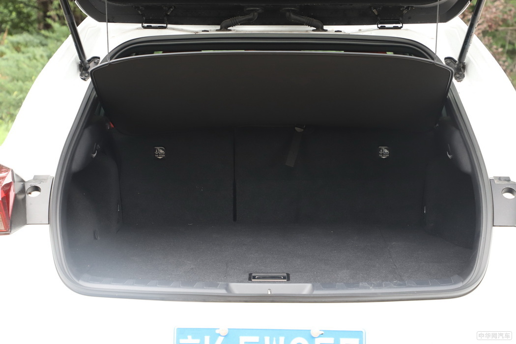 雷克萨斯UX 2019款 260h F SPORT全驱版 国VI 空间