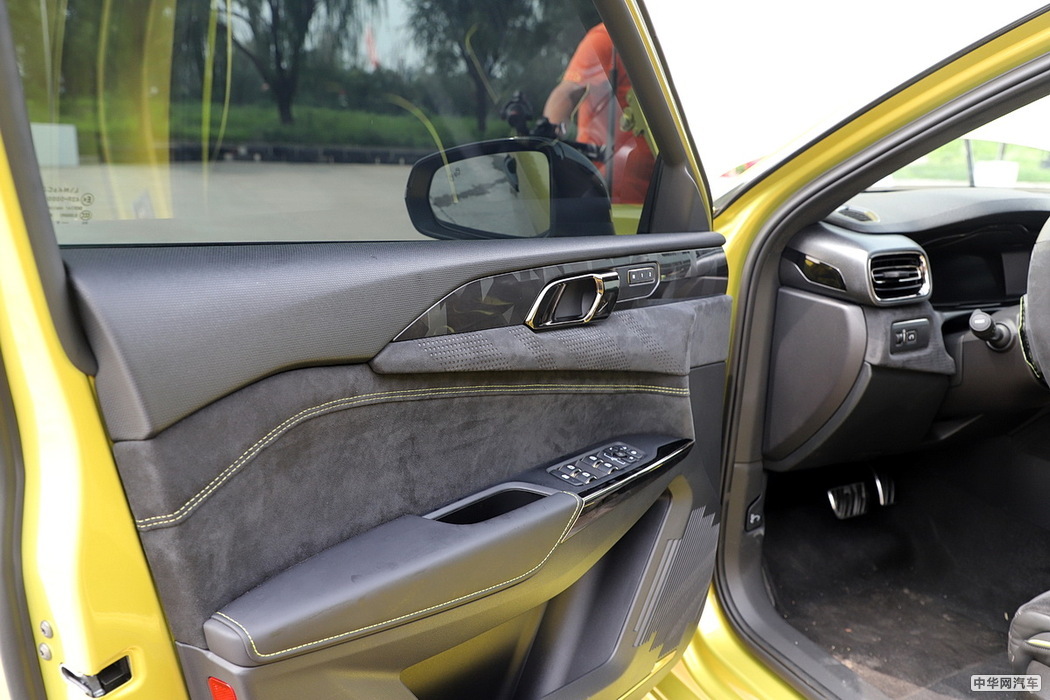 领克03 2019款 03+ 2.0TD 自动性能套装版 组图