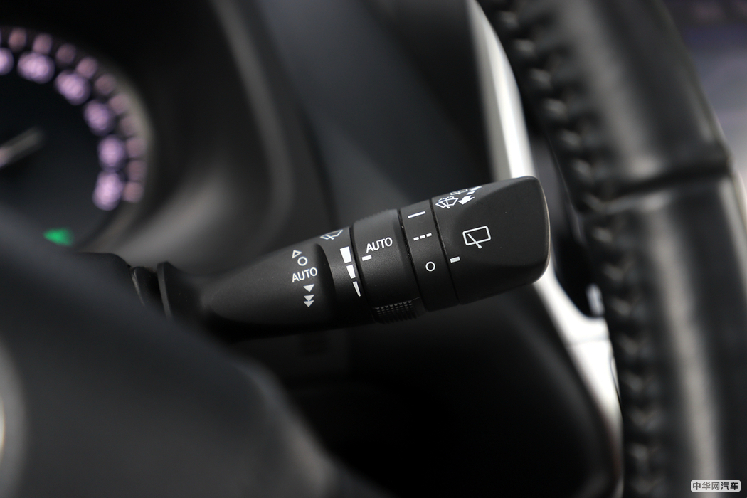 普拉多  2018款 3.5L 自动VX NAVI后挂 内饰