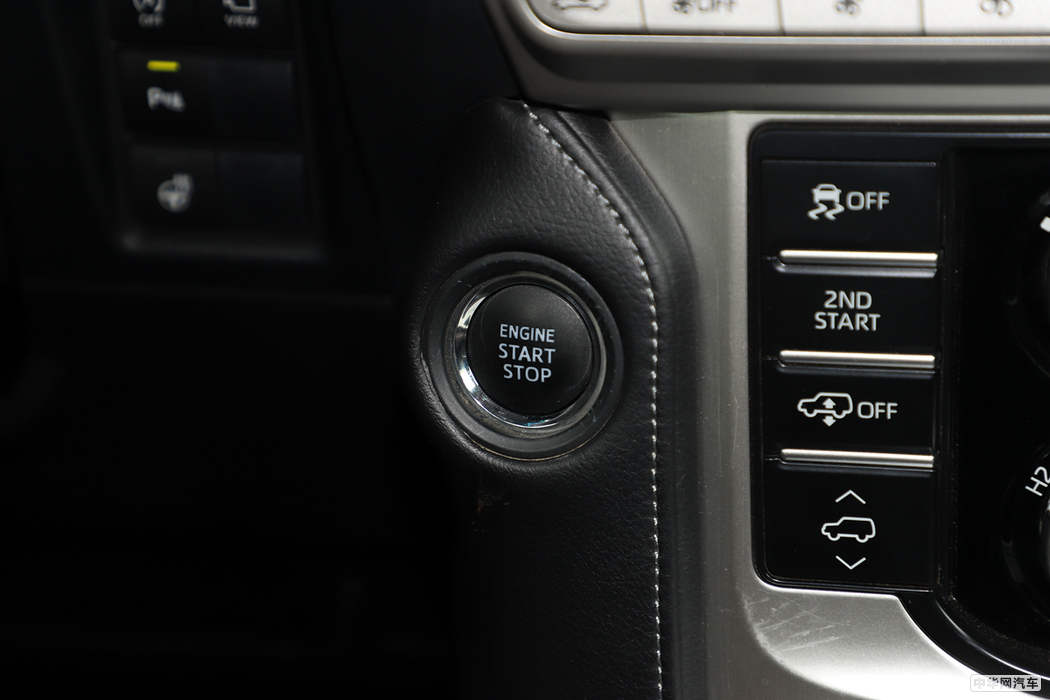 普拉多  2018款 3.5L 自动VX NAVI后挂 内饰