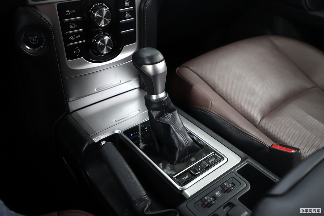 普拉多  2018款 3.5L 自动VX NAVI后挂 内饰