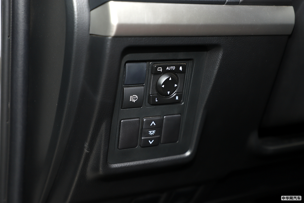 普拉多  2018款 3.5L 自动VX NAVI后挂 内饰