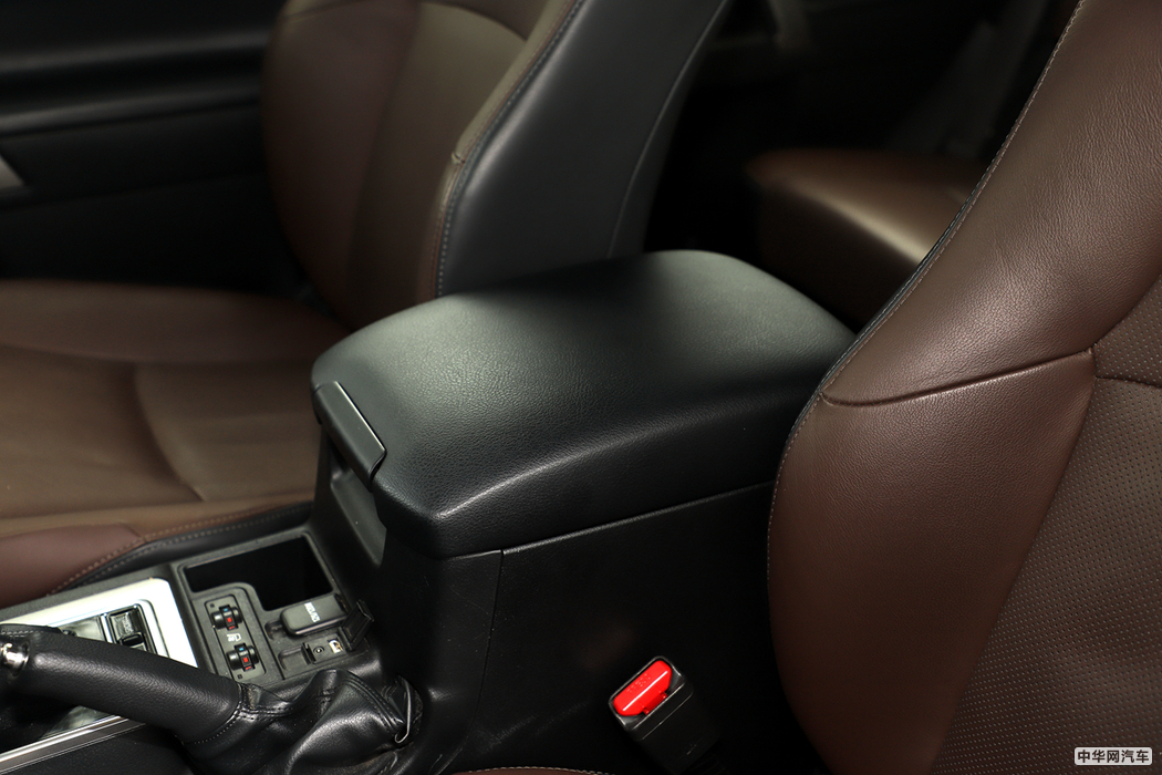 普拉多  2018款 3.5L 自动VX NAVI后挂 内饰