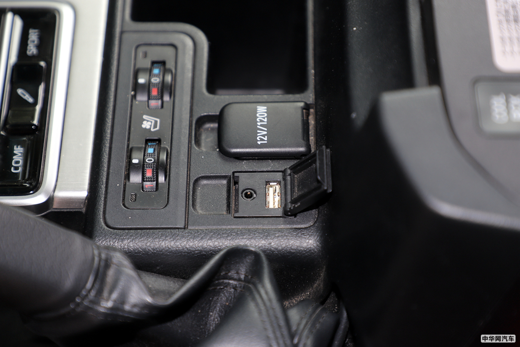 普拉多  2018款 3.5L 自动VX NAVI后挂 内饰