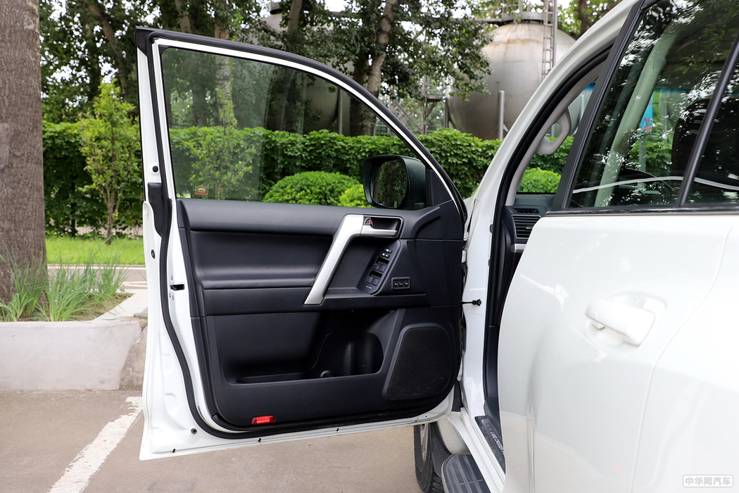 普拉多  2018款 3.5L 自动VX NAVI后挂 内饰