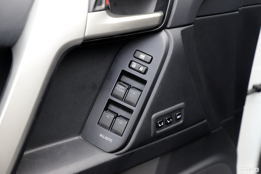 普拉多  2018款 3.5L 自动VX NAVI后挂 内饰