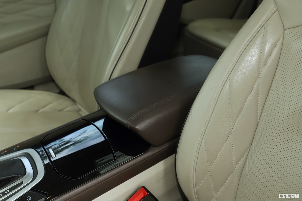 锐界 2019款 EcoBoost 245 四驱ST-Line 7座 内饰