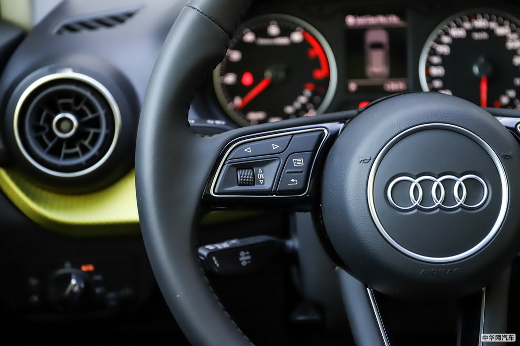 奥迪Q2L 2018款 35TFSI 时动感型 内饰