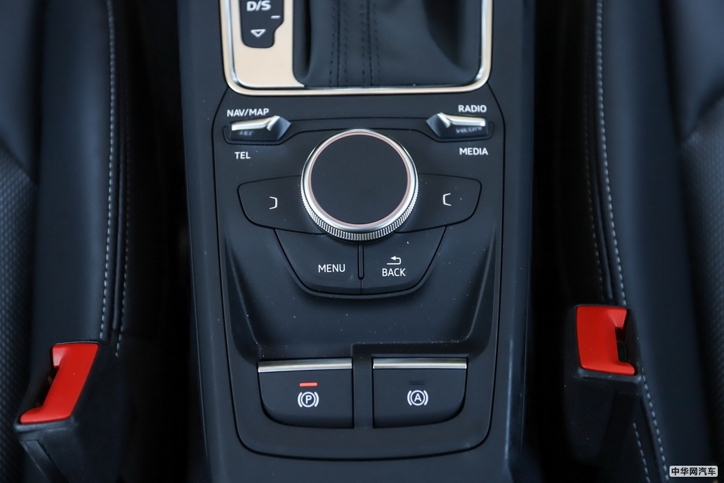 奥迪Q2L 2018款 35TFSI 时动感型 内饰