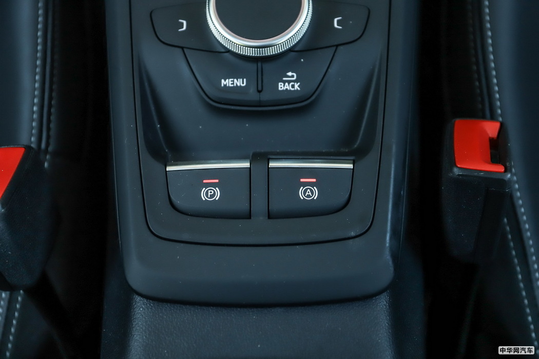 奥迪Q2L 2018款 35TFSI 时动感型 内饰