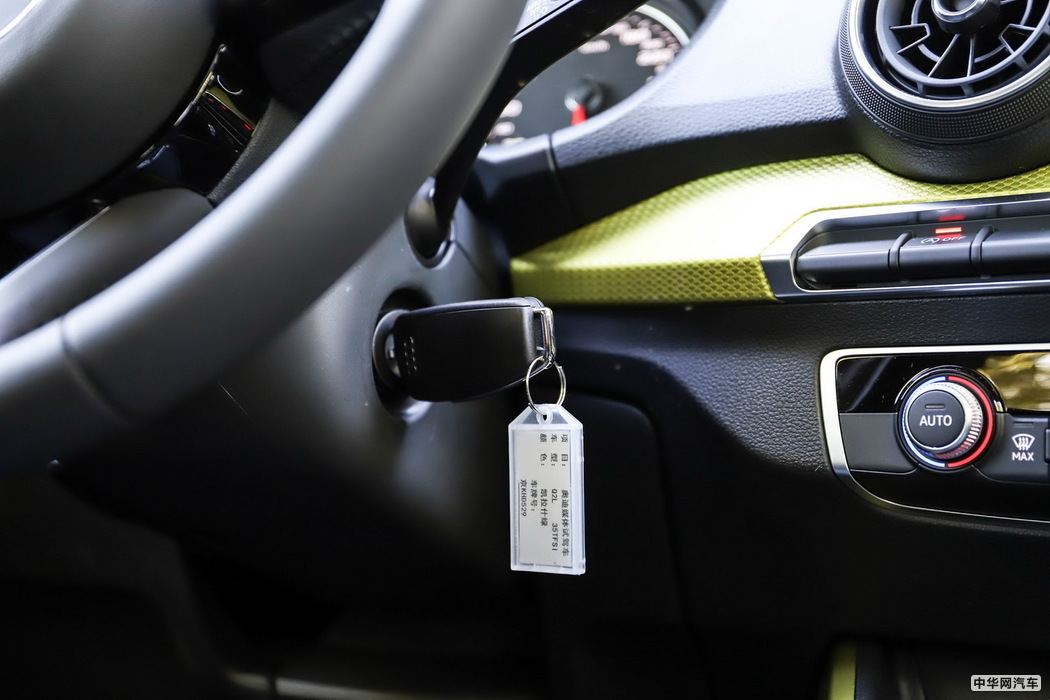 奥迪Q2L 2018款 35TFSI 时动感型 内饰