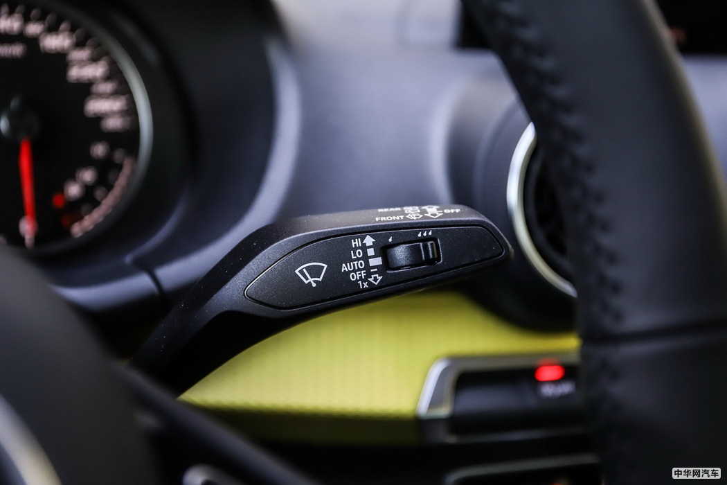 奥迪Q2L 2018款 35TFSI 时动感型 内饰
