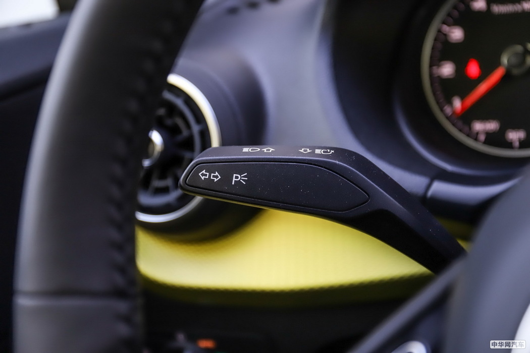 奥迪Q2L 2018款 35TFSI 时动感型 内饰