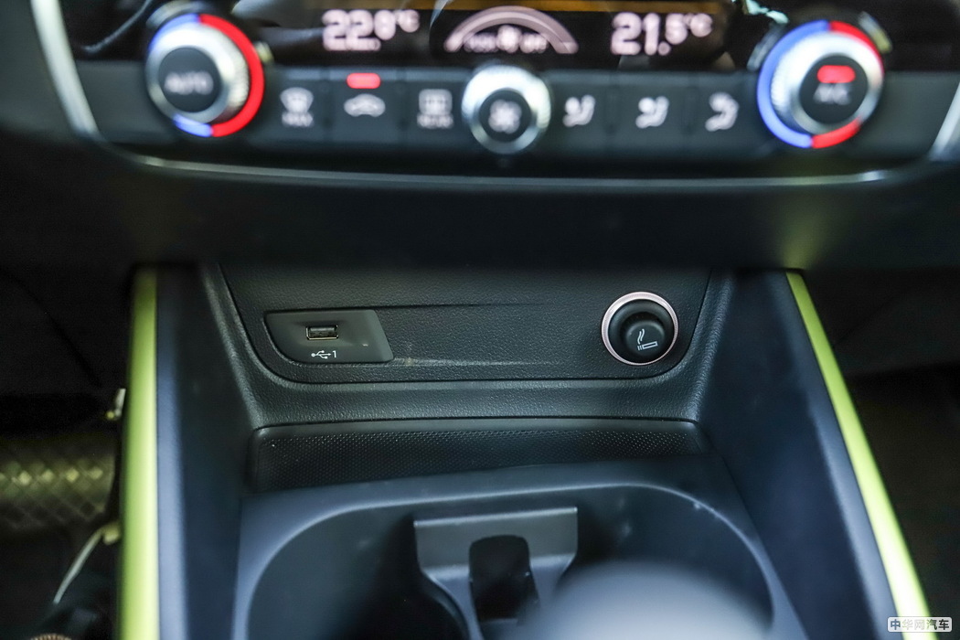 奥迪Q2L 2018款 35TFSI 时动感型 内饰
