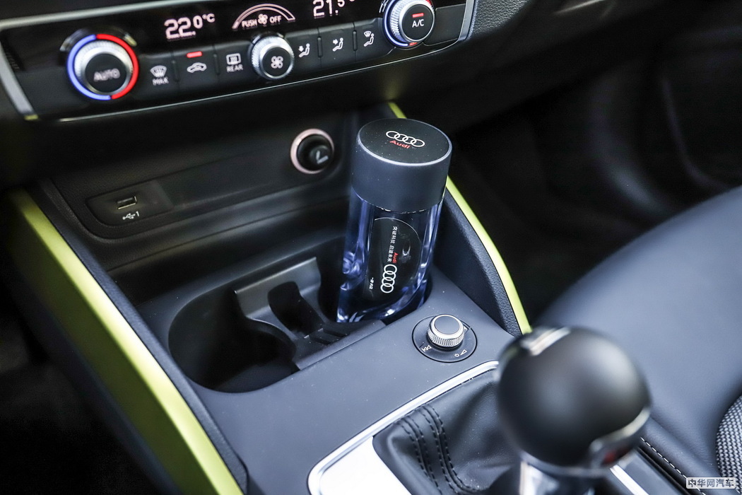 奥迪Q2L 2018款 35TFSI 时动感型 内饰