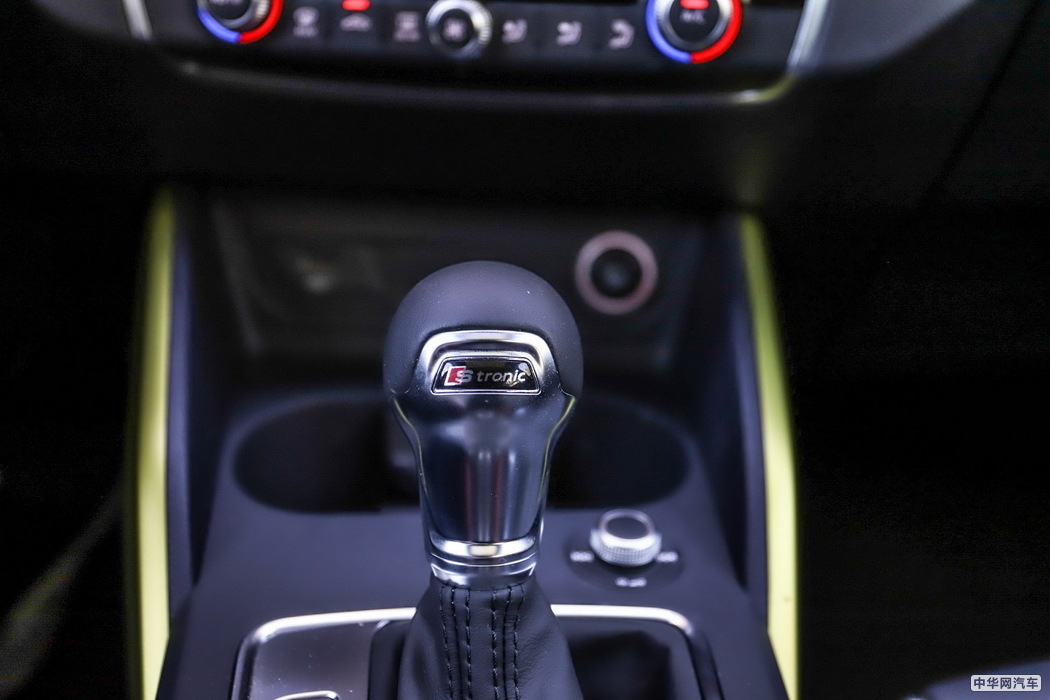 奥迪Q2L 2018款 35TFSI 时动感型 内饰