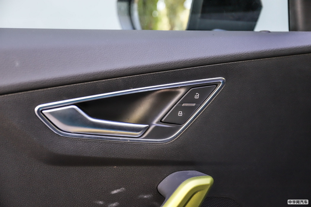 奥迪Q2L 2018款 35TFSI 时动感型 内饰