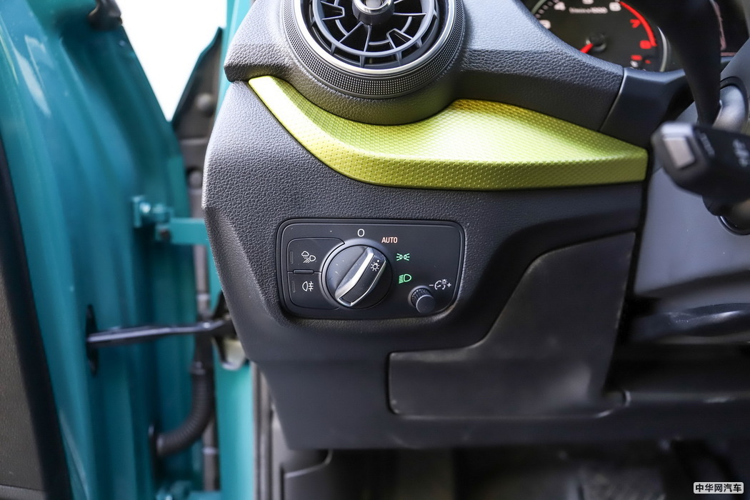 奥迪Q2L 2018款 35TFSI 时动感型 内饰