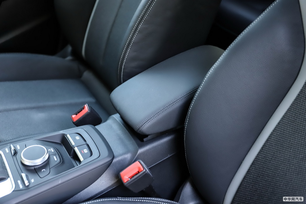 奥迪Q2L 2018款 35TFSI 时动感型 内饰