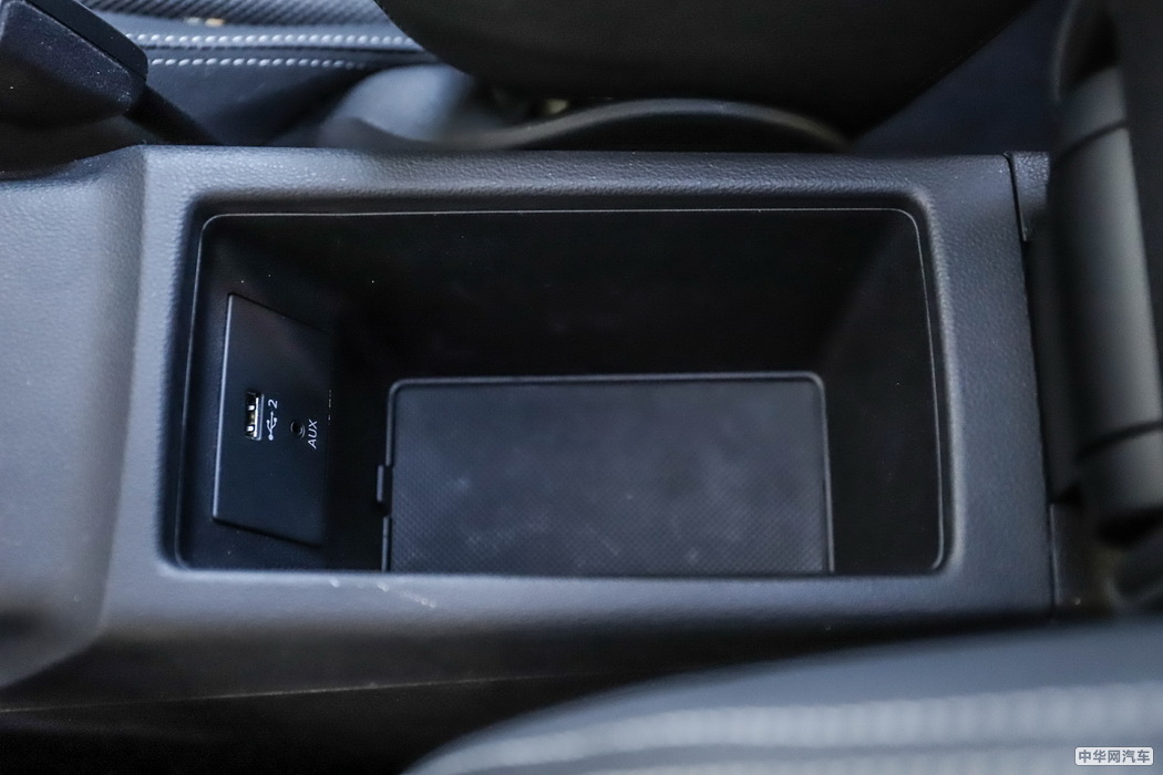 奥迪Q2L 2018款 35TFSI 时动感型 内饰