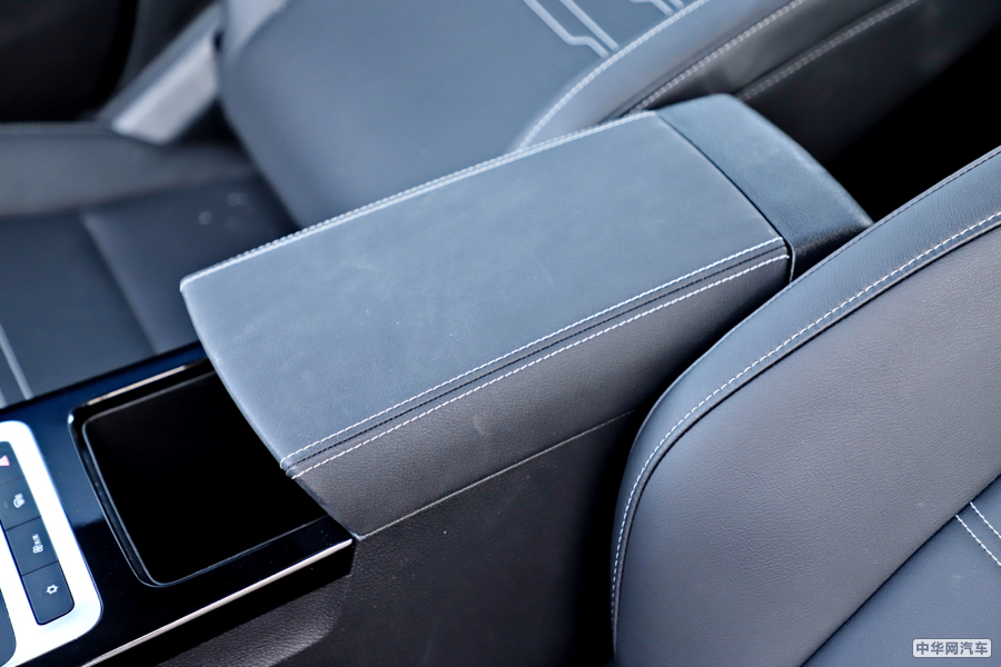 秦 2019款 1.5L 自动尊贵型 内饰