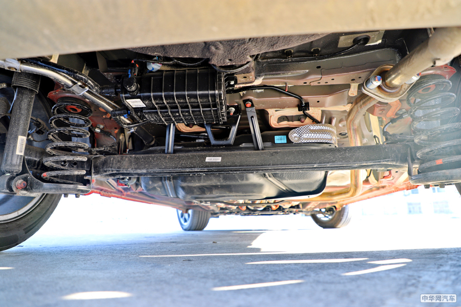 秦 2019款 1.5L 自动尊贵型 外观