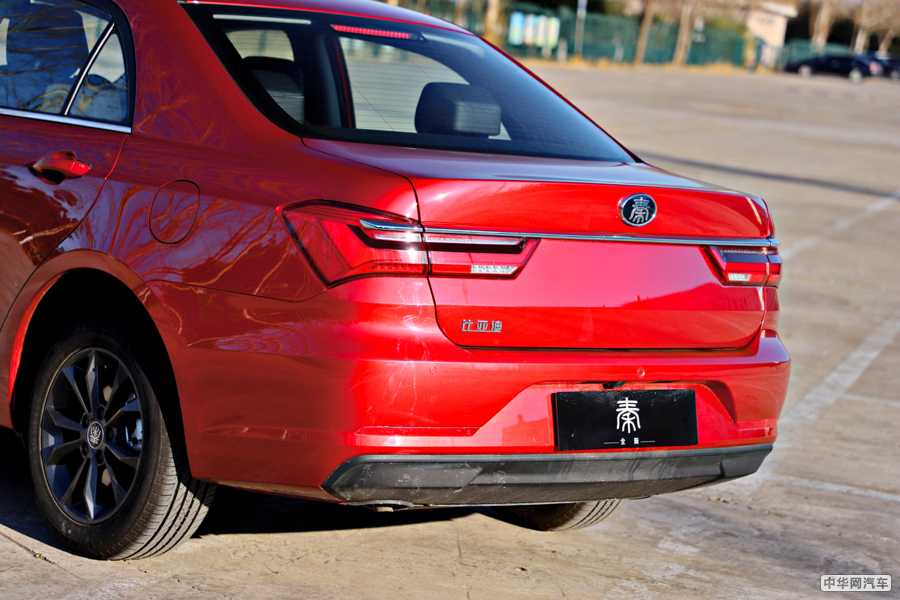 秦 2019款 1.5L 自动尊贵型 外观