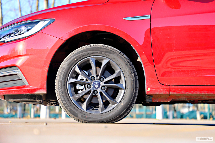 秦 2019款 1.5L 自动尊贵型 外观