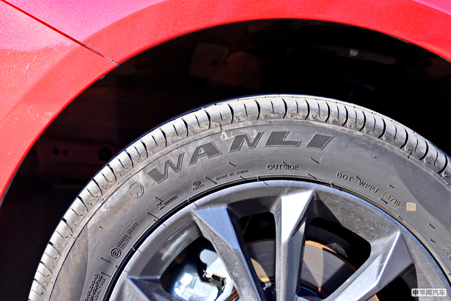 秦 2019款 1.5L 自动尊贵型 外观