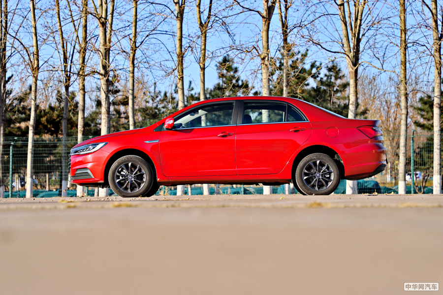 秦 2019款 1.5L 自动尊贵型 外观