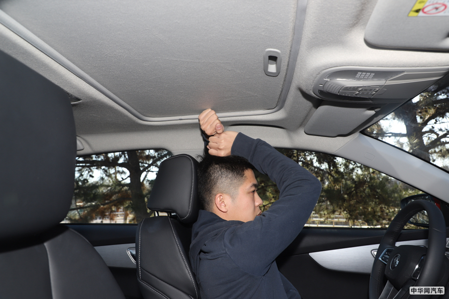 秦 2019款 1.5L 自动尊贵型 空间