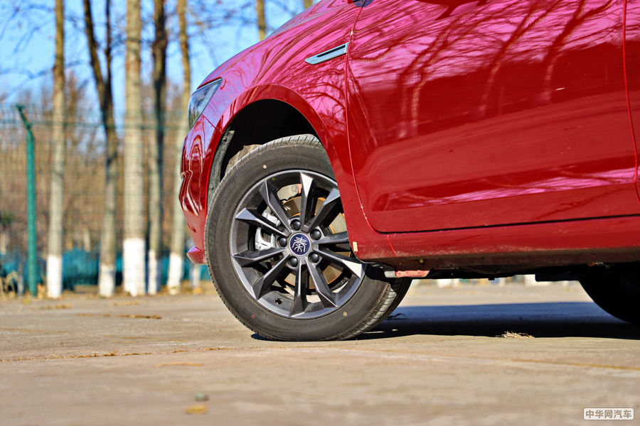 秦 2019款 1.5L 自动尊贵型 其他